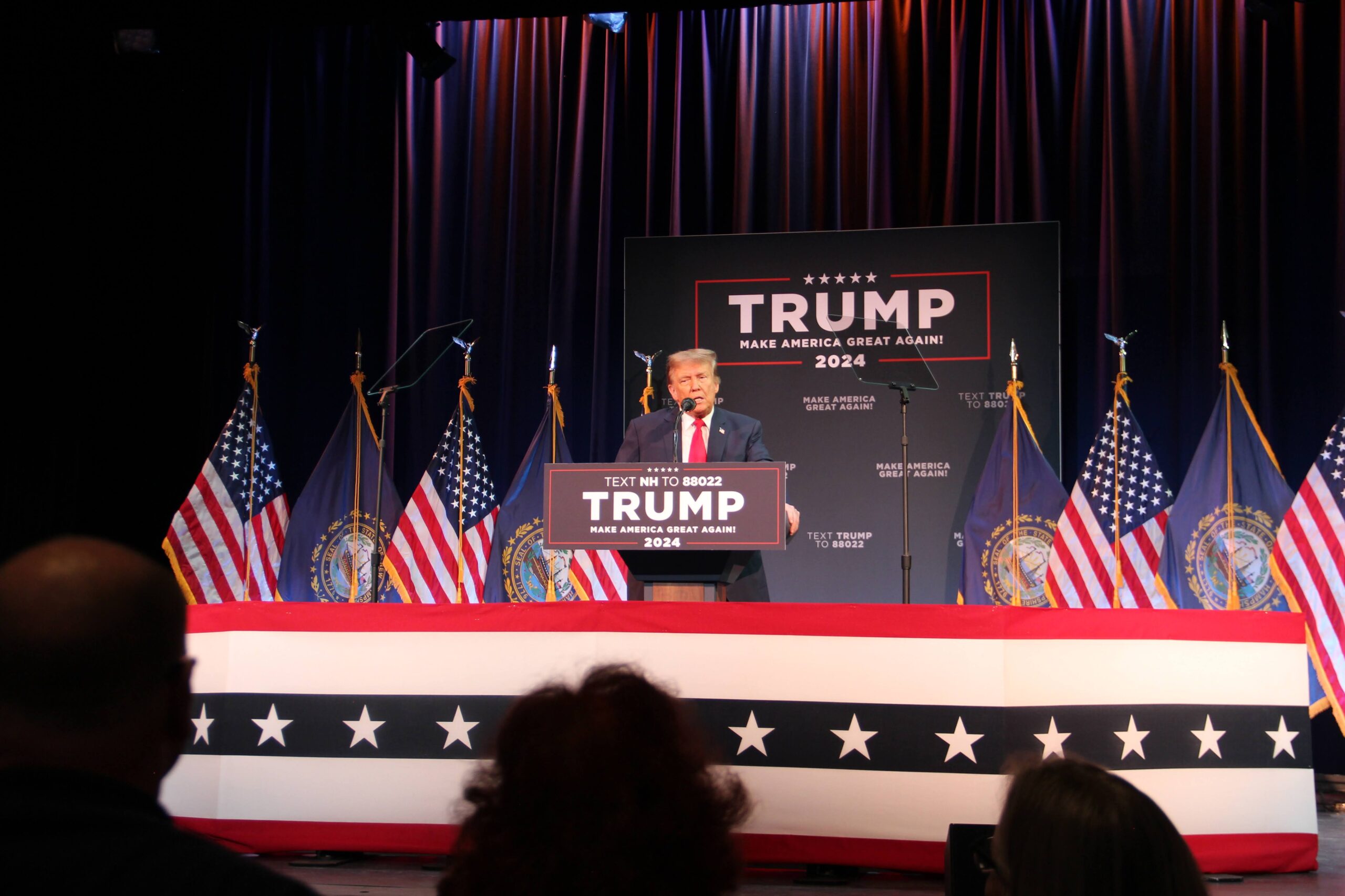 Donald Trump durante un discurso en uno de sus eventos de la campaña elecotral presidencial del 2024 en New Hampshire en enero 2024 (Liam Enea vía Flickr)_CN